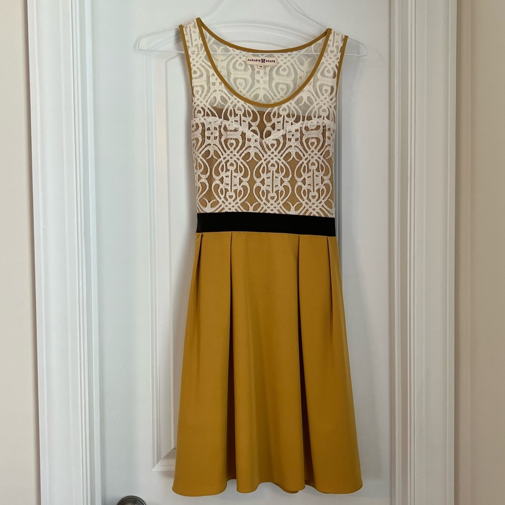 Lace detail strapless dress